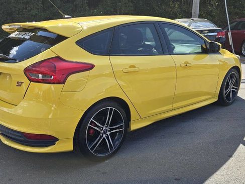 Used 2017 Ford Focus ST image 7