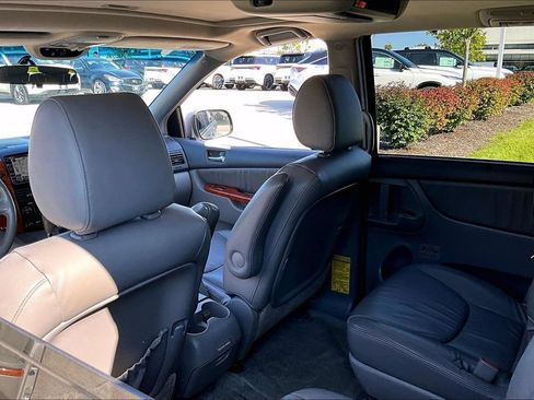Used 2010 Toyota Sienna XLE w/ Towing Prep Pkg FWD image 31