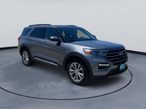 Used 2023 Ford Explorer XLT w/ Equipment Group 202A AWD/4WD image 4