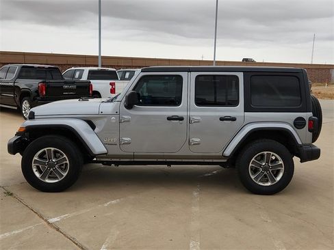 Used 2020 Jeep Wrangler Unlimited Sahara image 2