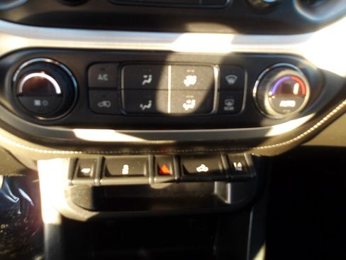 Used 2018 GMC Canyon SLE w/ SLE Convenience Package image 24