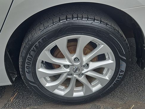 Used 2017 Nissan Sentra SV w/ Style Package FWD image 24
