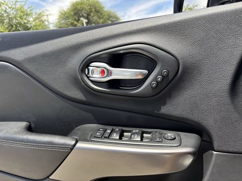 Used 2020 Jeep Cherokee Limited FWD image 14