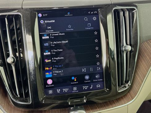 Used 2022 Volvo XC60 B5 Momentum w/ Climate Package image 16