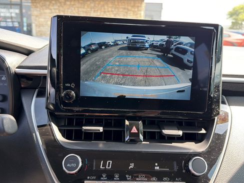 Used 2025 Toyota Corolla LE FWD image 12