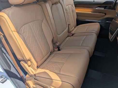 Used 2024 Jeep Grand Wagoneer Series III w/ Rear Seat Video Group 1 AWD/4WD image 40