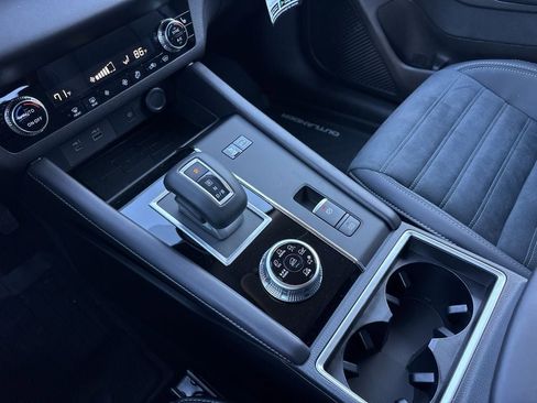 New 2025 Mitsubishi Outlander SE image 18