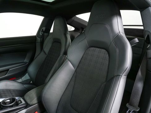 Certified 2025 Porsche 911 Carrera RWD image 5