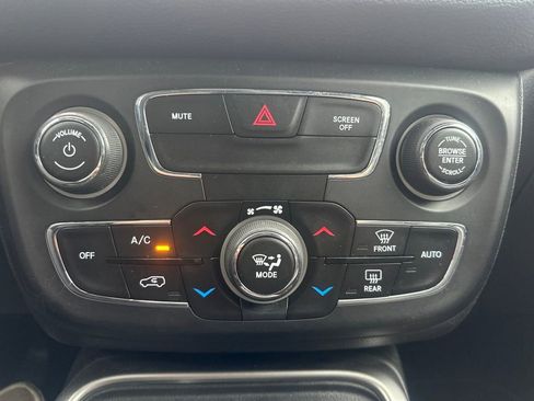 Used 2018 Jeep Compass Latitude w/ Popular Equipment Group image 13