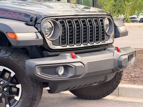 Used 2025 Jeep Wrangler Unlimited Rubicon AWD/4WD image 3