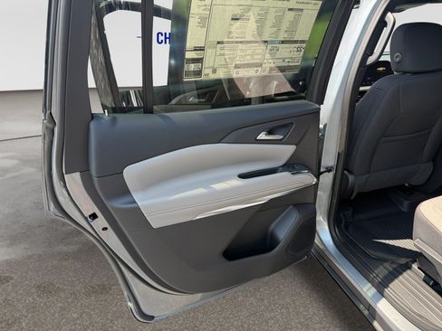 New 2026 Chevrolet Traverse LT w/ LPO, Floor Liner Package FWD image 20