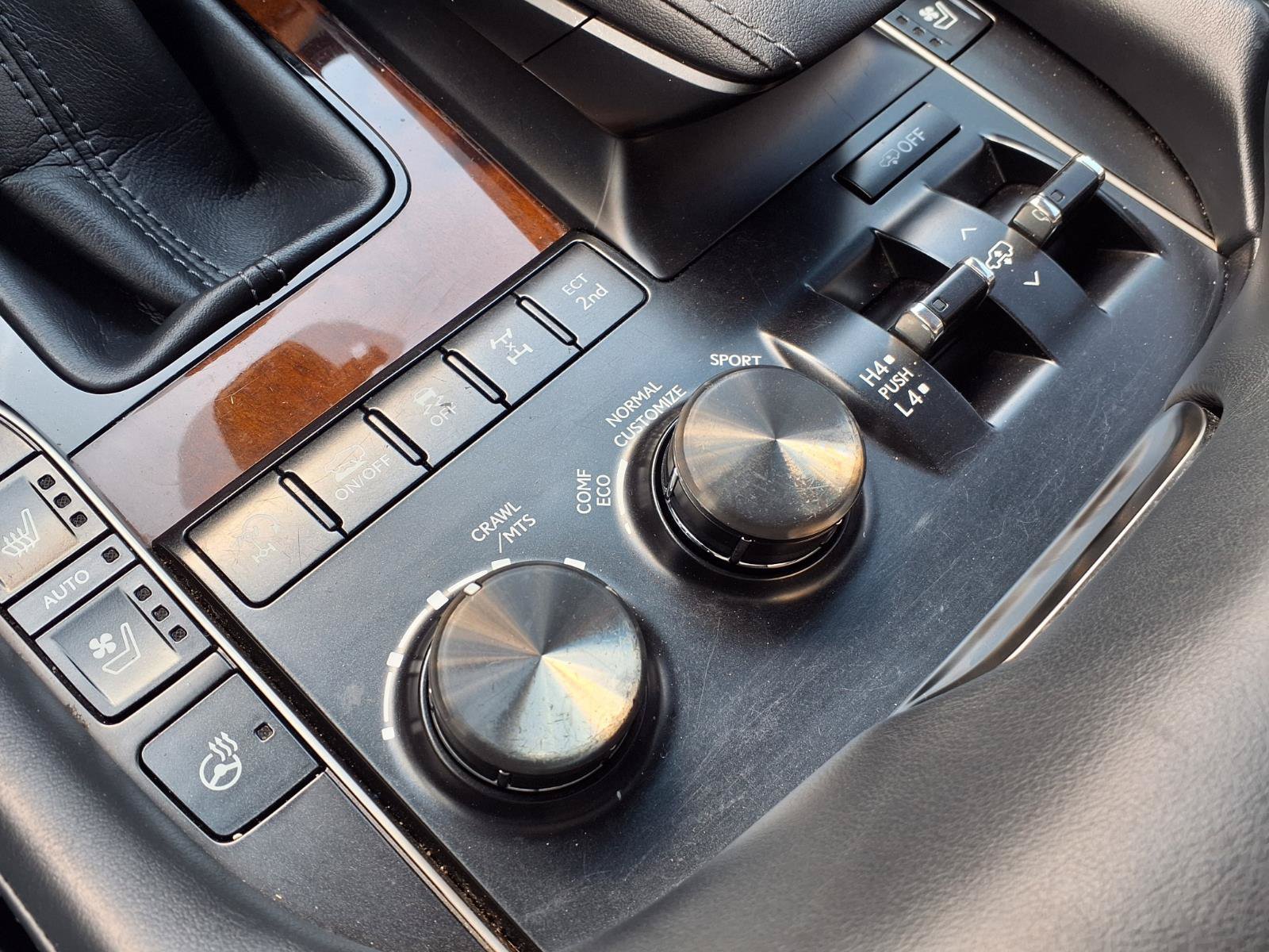 Used 2018 Lexus LX 570 4WD w/ Luxury Package image 8