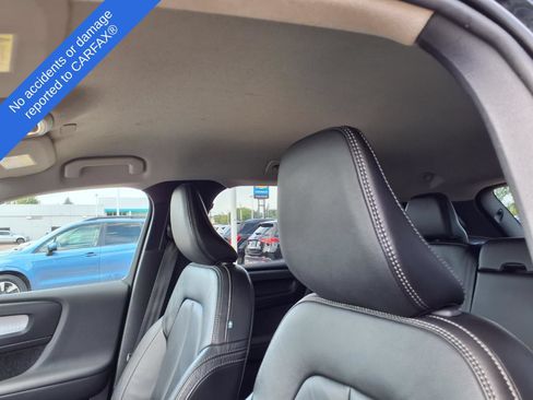 Used 2022 Volvo XC40 T5 Momentum AWD/4WD image 19