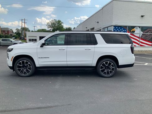 New 2026 Chevrolet Suburban RST w/ Comfort Package AWD/4WD image 4