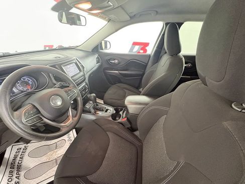 Used 2020 Jeep Cherokee Latitude FWD image 13