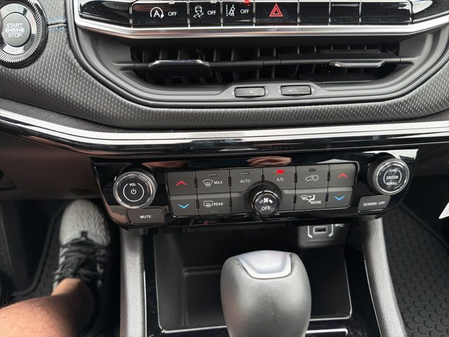 New 2026 Jeep Compass Latitude AWD/4WD image 17