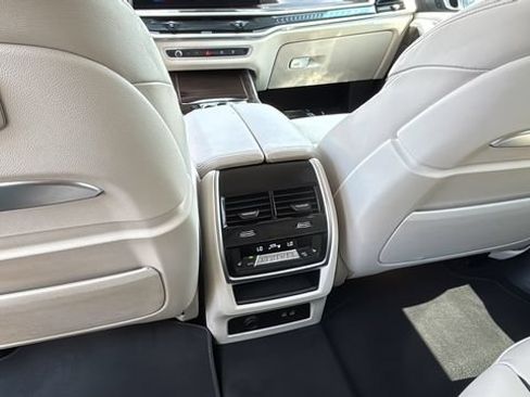Used 2026 BMW X7 xDrive40i AWD/4WD image 21