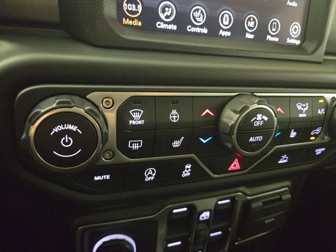 Used 2021 Jeep Gladiator Mojave AWD/4WD image 27