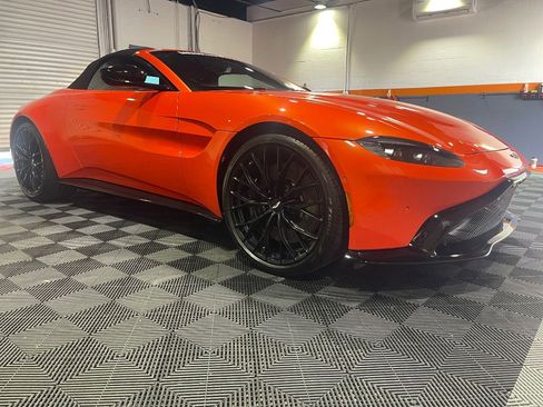 Used 2023 Aston Martin V8 Vantage Roadster RWD image 32