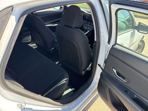Used 2023 Hyundai Elantra SEL w/ Convenience Package image 13