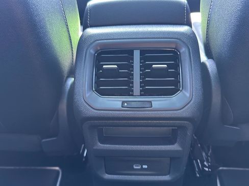 Used 2023 Volkswagen Taos SE w/ Panoramic Sunroof Package FWD image 35