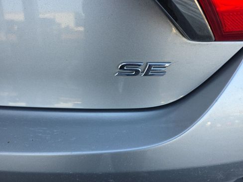 Used 2015 Toyota Camry SE image 5