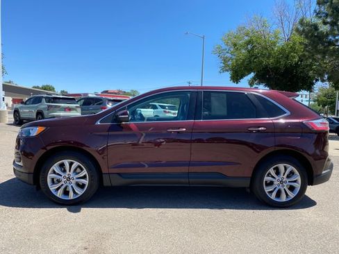 Used 2023 Ford Edge Titanium AWD/4WD image 2
