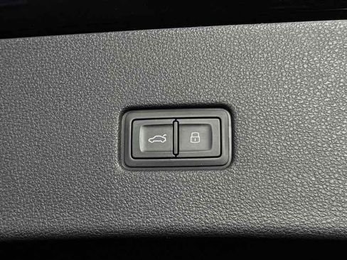 Used 2020 Audi Q8 Premium Plus AWD/4WD image 34