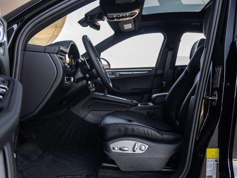 Certified 2026 Porsche Macan AWD/4WD image 22