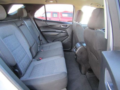 Used 2022 Chevrolet Equinox LT w/ Driver Convenience Package image 18