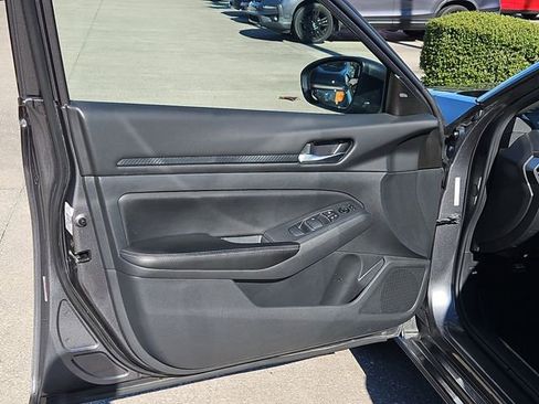 Used 2024 Nissan Altima 2.5 SV image 17