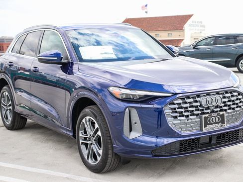 New 2025 Audi Q5 Premium image 3