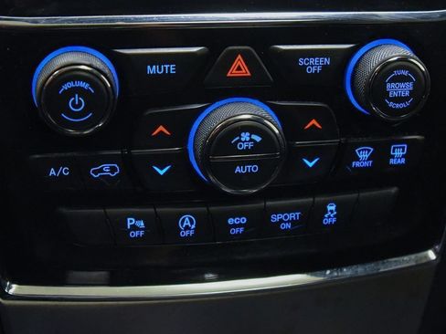 Used 2022 Jeep Grand Cherokee Laredo X AWD/4WD image 31