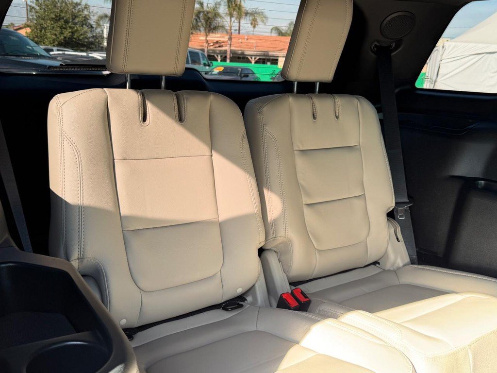 Used 2018 Ford Explorer Limited w/ Ford Safe & Smart Package FWD image 39