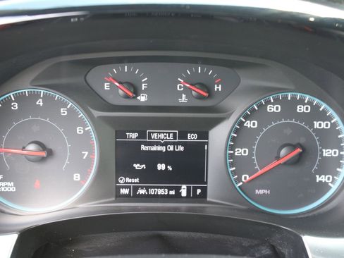 Used 2022 Chevrolet Traverse LS FWD image 14