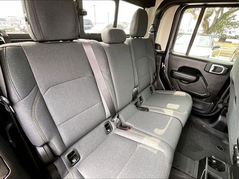 Used 2024 Jeep Gladiator Sport image 22