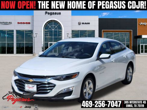 Used 2024 Chevrolet Malibu LT FWD image 2