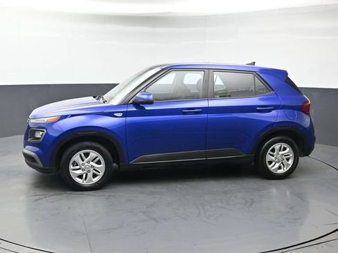 Used 2022 Hyundai Venue SE FWD image 2