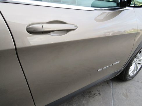 Used 2019 Jeep Cherokee Latitude w/ Popular Appearance Group image 29