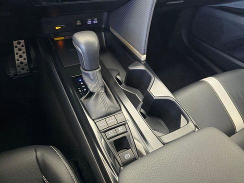 Used 2025 Toyota Camry SE image 33