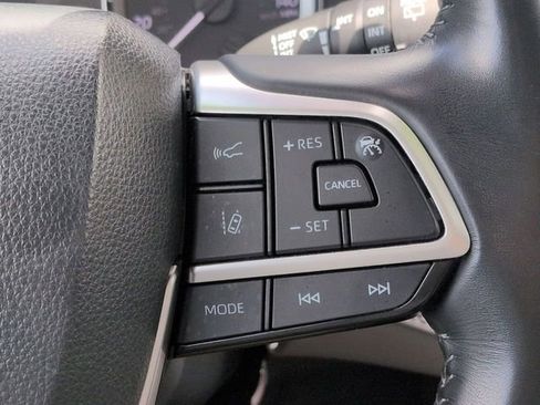 Used 2023 Toyota Highlander XLE FWD image 26