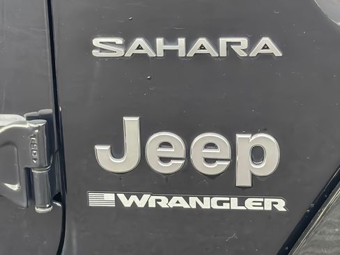 Used 2024 Jeep Wrangler Sahara image 38