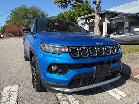 Used 2025 Jeep Compass Limited AWD/4WD image 2