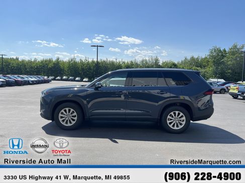Used 2025 Toyota Grand Highlander AWD image 4