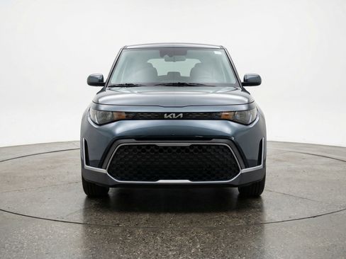 Used 2025 Kia Soul LX w/ LX Technology Package image 2