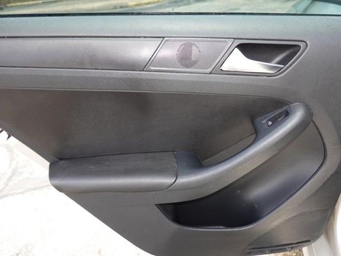 Used 2011 Volkswagen Jetta SE FWD image 15