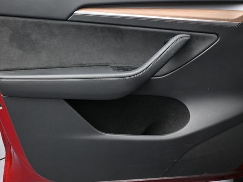 Used 2025 Tesla Model Y Long Range image 17