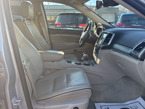 Used 2017 Jeep Grand Cherokee Overland w/ Jeep Active Safety Group image 21