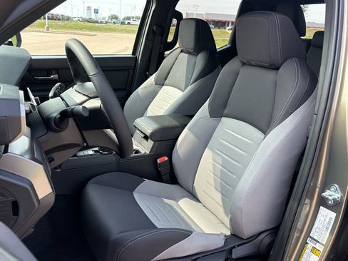 Used 2026 Toyota Tacoma TRD Sport image 11