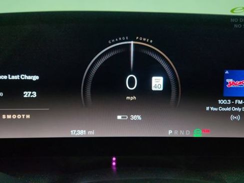 Used 2025 Lucid Air Pure RWD image 39